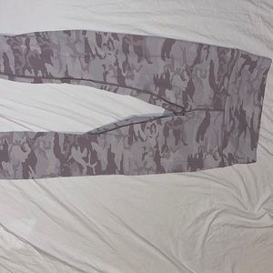 ✨PURPLE CAMO LULULEMON LEGGINGS✨